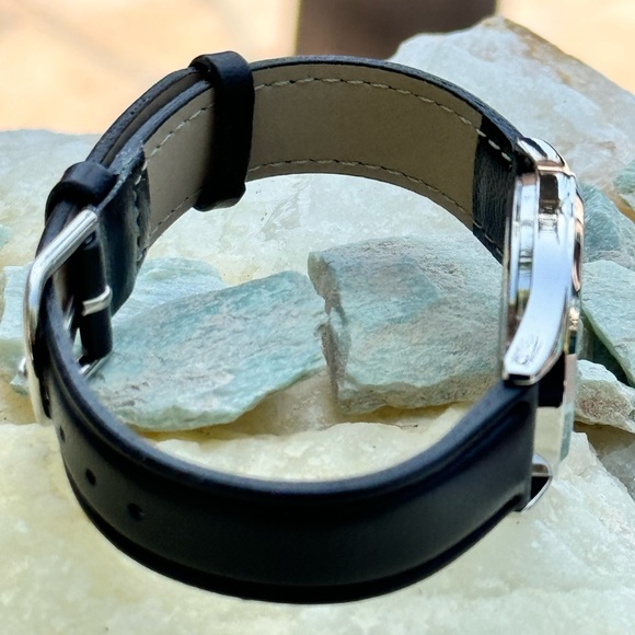 A Collectible Commemorative 75th Anniversary of the Creation of Mickey Watch - Picture 14 of 15